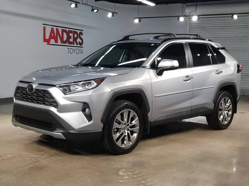 Used 2021 Toyota RAV4 Limited FWD image 3