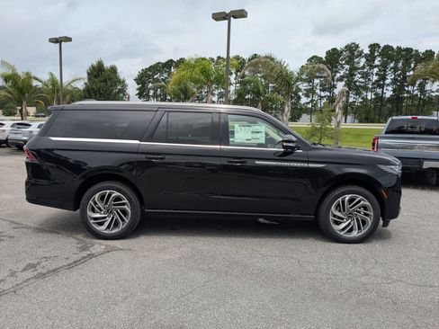 New 2025 Lincoln Navigator L Reserve image 3