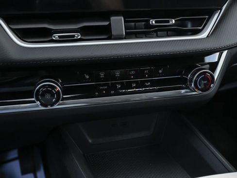 New 2026 Chevrolet Equinox LT w/ Safety and Technology Package FWD image 27