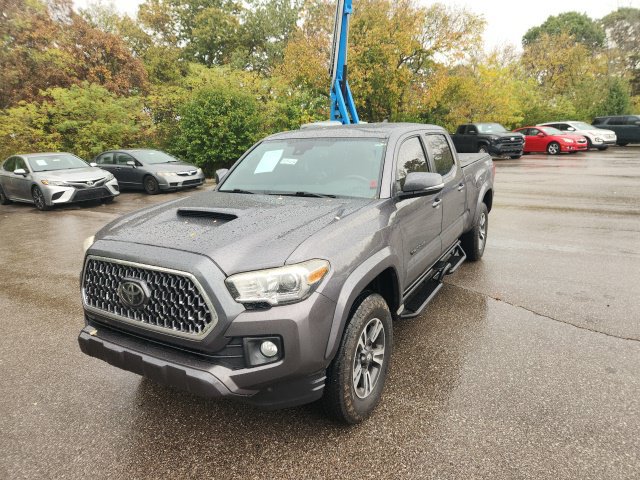 Used 2018 Toyota Tacoma TRD Sport w/ TRD Premium Sport Package AWD/4WD image 2