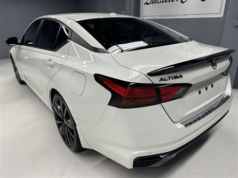 Used 2022 Nissan Altima 2.5 SR w/ Midnight Edition Package FWD image 4