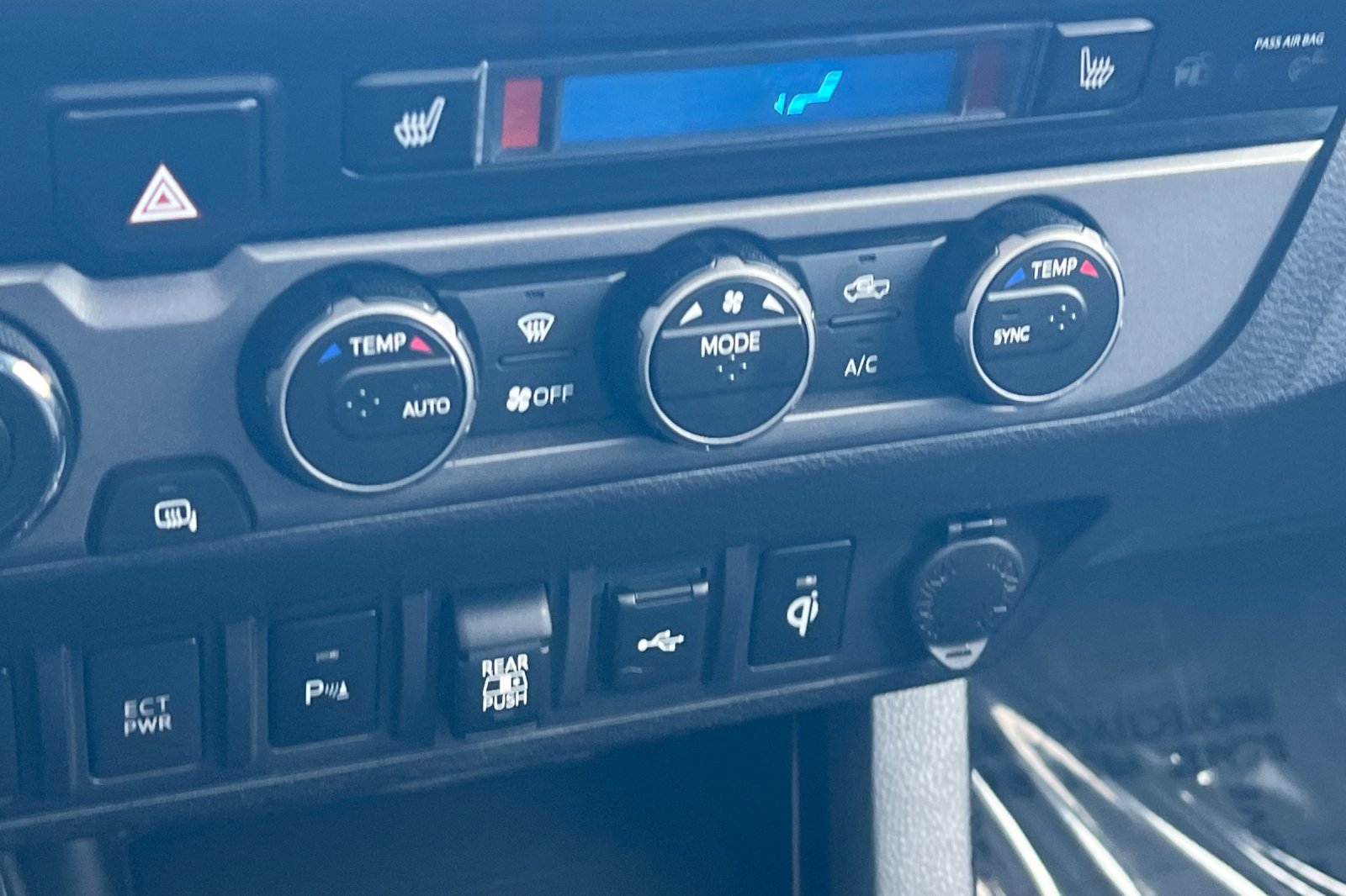 Used 2022 Toyota Tacoma TRD Off-Road AWD/4WD image 23