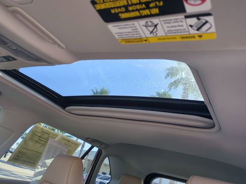 Used 2021 Toyota RAV4 Limited image 19