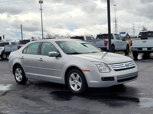 Used 2009 Ford Fusion SE FWD image 1