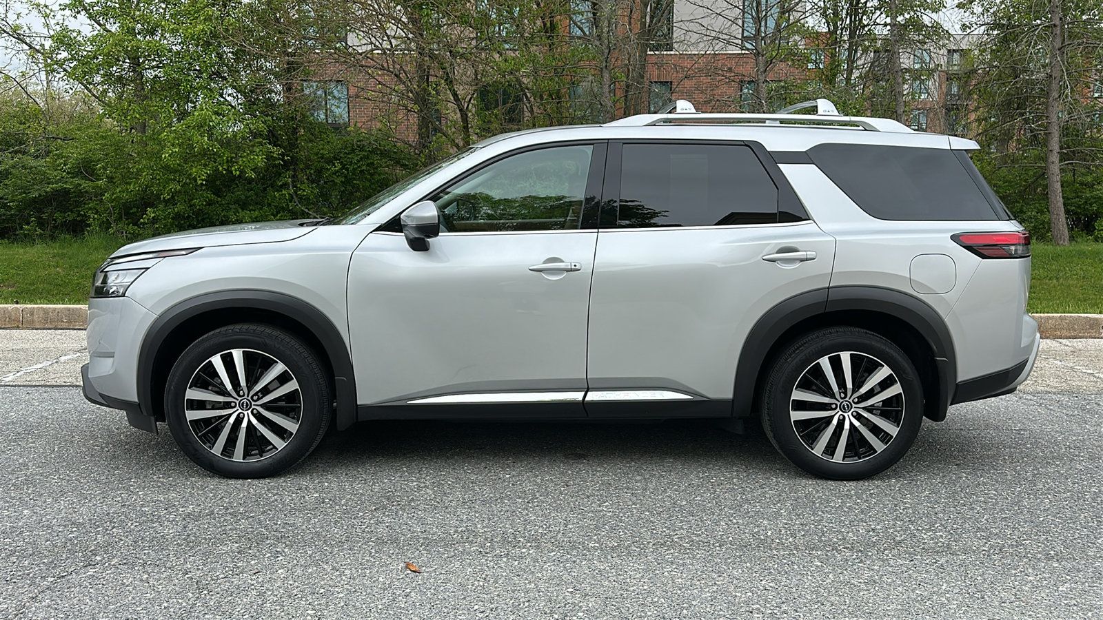Certified 2024 Nissan Pathfinder Platinum w/ Cargo Package AWD/4WD image 28