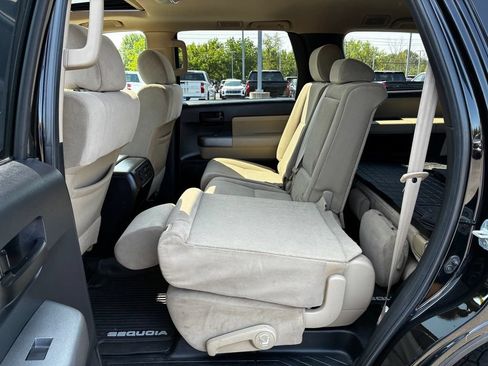 Used 2017 Toyota Sequoia SR5 AWD/4WD image 36