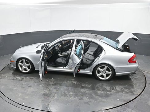 Used 2009 Mercedes-Benz E 350 4MATIC Sedan image 46