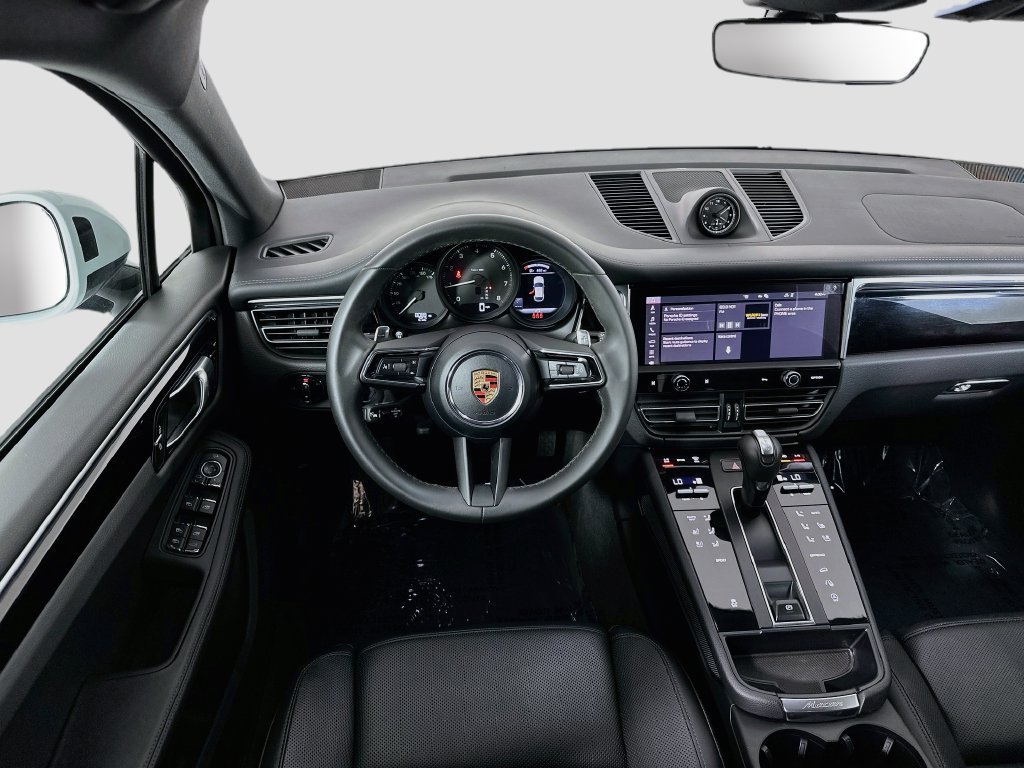 Certified 2025 Porsche Macan AWD/4WD image 25