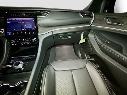 New 2025 Jeep Grand Cherokee L Limited w/ Luxury Tech Group II image 26