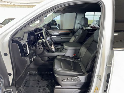 Used 2024 GMC Sierra 1500 Denali RWD image 18