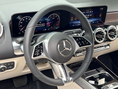 New 2026 Mercedes-Benz GLB 250 4MATIC image 21
