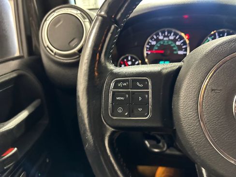 Used 2018 Jeep Wrangler Unlimited Sahara w/ Connectivity Group AWD/4WD image 18