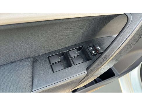 Used 2015 Toyota Corolla LE FWD image 18