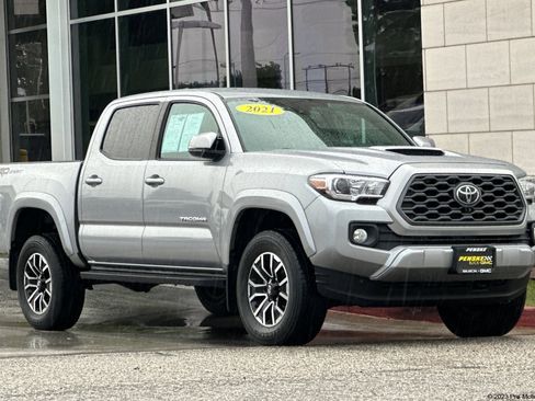 Used 2021 Toyota Tacoma TRD Sport w/ Technology Package image 1