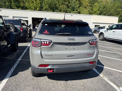 Used 2021 Jeep Compass Trailhawk w/ Sun and Sound Group AWD/4WD image 11