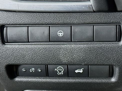 Used 2024 Nissan Rogue SV image 16