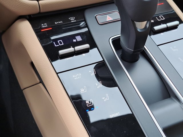Used 2026 Porsche Macan AWD/4WD image 33