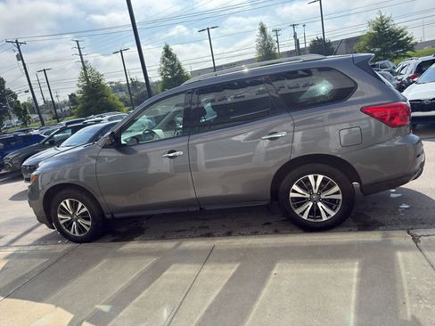 Used 2017 Nissan Pathfinder SV AWD/4WD image 6