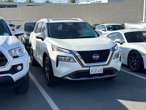 Used 2022 Nissan Rogue SL w/ SL Premium Package image 2