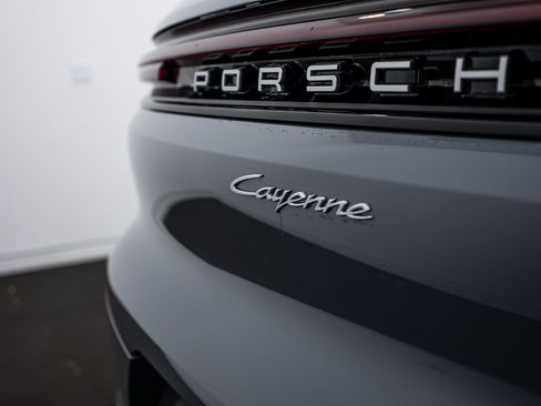 Certified 2026 Porsche Cayenne image 26