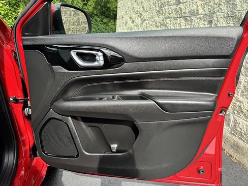 Used 2022 Jeep Compass Limited image 26