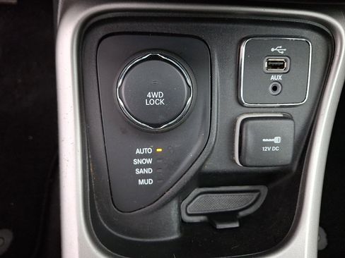 Used 2018 Jeep Compass Sport image 26