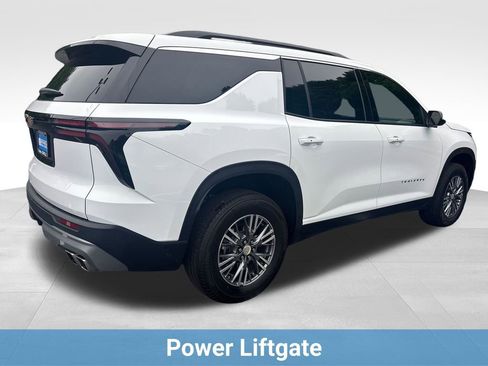 Used 2025 Chevrolet Traverse LT FWD image 10