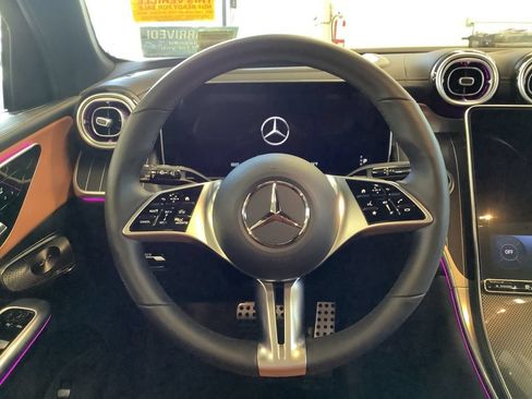 Used 2023 Mercedes-Benz GLC 300 4MATIC image 12