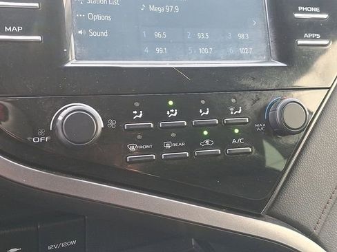 Used 2019 Toyota Camry LE image 16