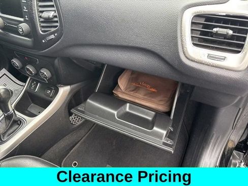 Used 2018 Jeep Compass Latitude FWD image 39