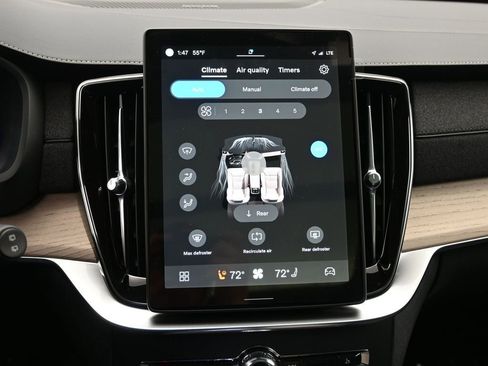 New 2025 Volvo XC90 B5 Plus w/ Protection Package Premier image 15