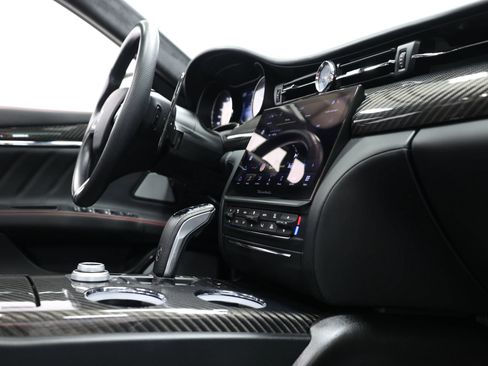 Used 2022 Maserati Quattroporte Trofeo RWD image 95
