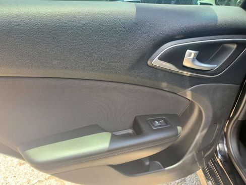 Used 2016 Chrysler 200 Limited w/ Convenience Group image 17