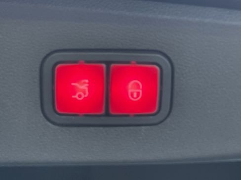 Used 2014 Mercedes-Benz E 350 Sedan image 13