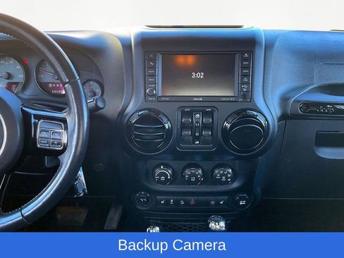 Used 2017 Jeep Wrangler Unlimited Sahara image 11