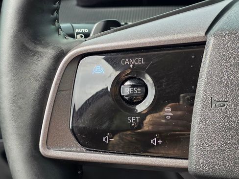 Used 2025 Nissan Murano SV AWD/4WD image 17