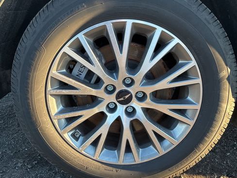 Used 2025 Genesis GV80 2.5T Standard image 13