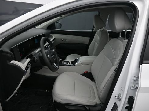 Certified 2025 Hyundai Tucson SE AWD/4WD image 18