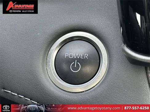 Used 2025 Toyota Highlander XLE image 30