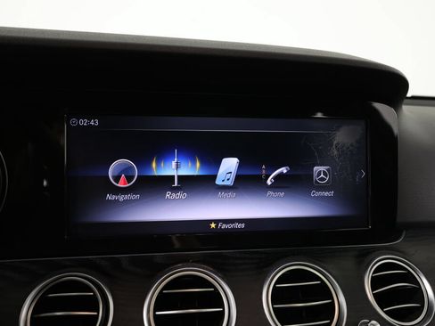 Used 2019 Mercedes-Benz E 300 4MATIC image 37