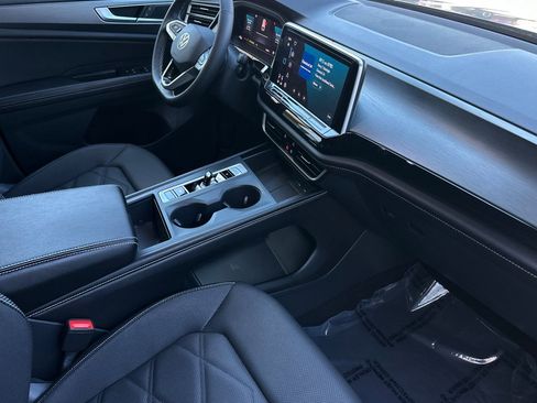 Used 2024 Volkswagen Atlas Cross Sport SE image 15