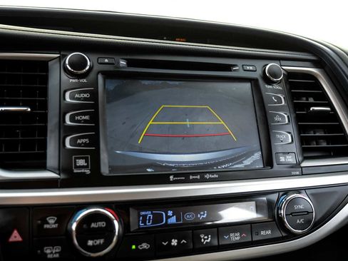 Used 2017 Toyota Highlander Limited image 22