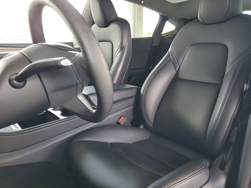 Used 2023 Tesla Model Y Long Range image 18