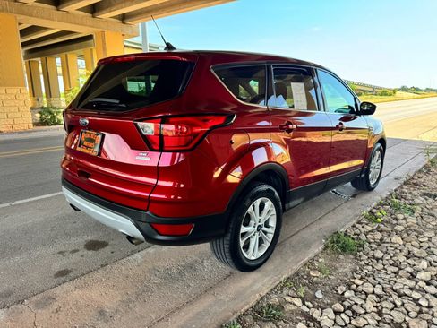 Used 2019 Ford Escape SE FWD image 3