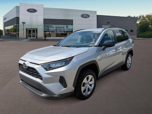 Used 2021 Toyota RAV4 LE FWD image 4