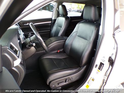 Used 2019 Toyota Highlander XLE image 17