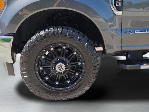 Used 2018 Ford F250 Lariat w/ Lariat Ultimate Package image 28