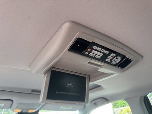 Used 2016 Honda Pilot Touring image 16