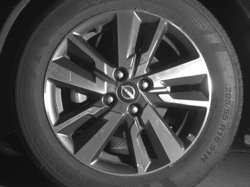 Used 2025 Nissan Versa SV image 12