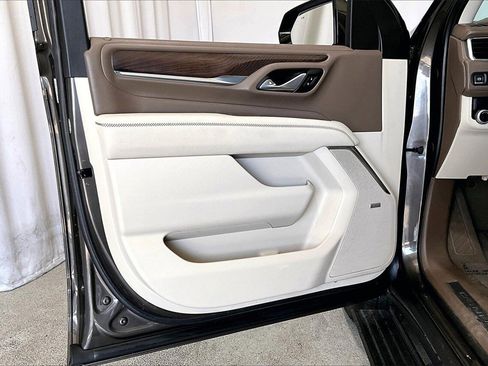 Used 2021 GMC Yukon Denali w/ Denali Premium Package image 21